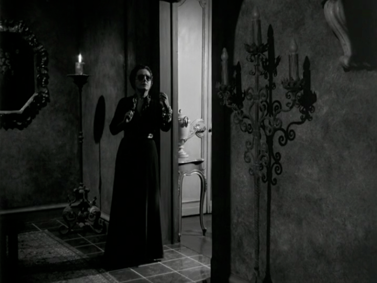 Norma's mansion invokes Kane's Xanadu, and the expressionist lighting accentuates her surreal surroundings.